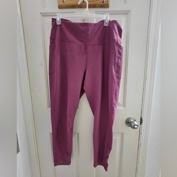 Mondetta Women’s Triangle Mesh Capri (XXL) - Picture 1 of 5